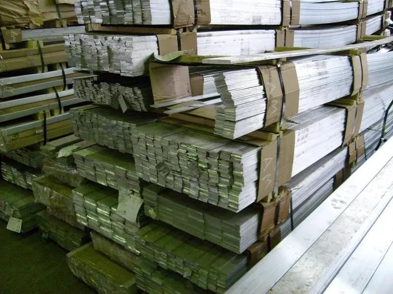 Миниатюра 9: Полоса 120×12 мм, фото 9 — полоса стальная: плоские полосы прямоугольного сечения в пачках на складе